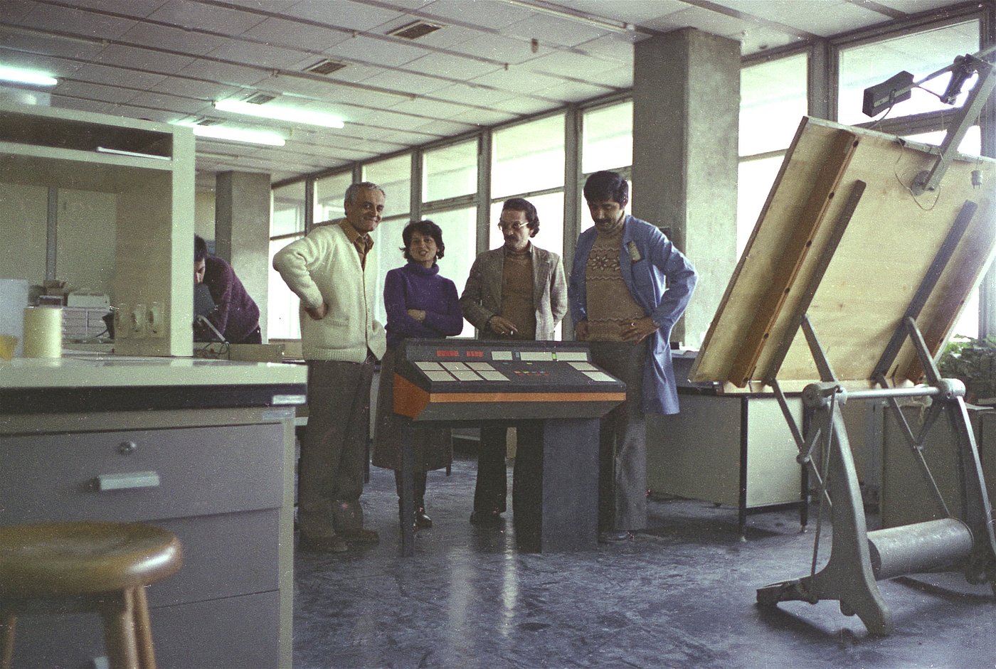 1980 First prototype with the TÜBİTAK team for the TCK cabin control