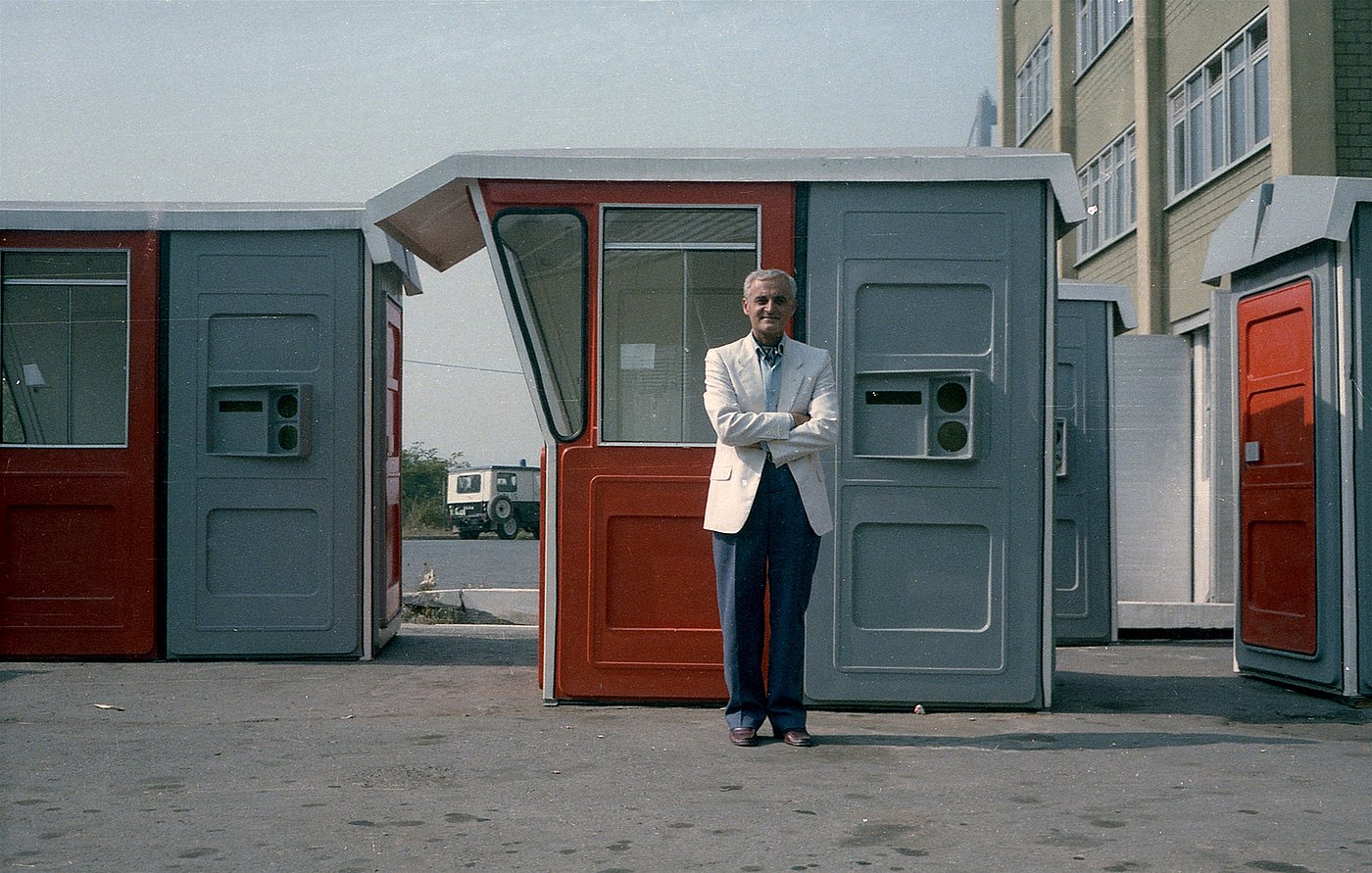 1984 In front of the cabin assembly designed for the Bosphorus Bridge and the Turkish Highways