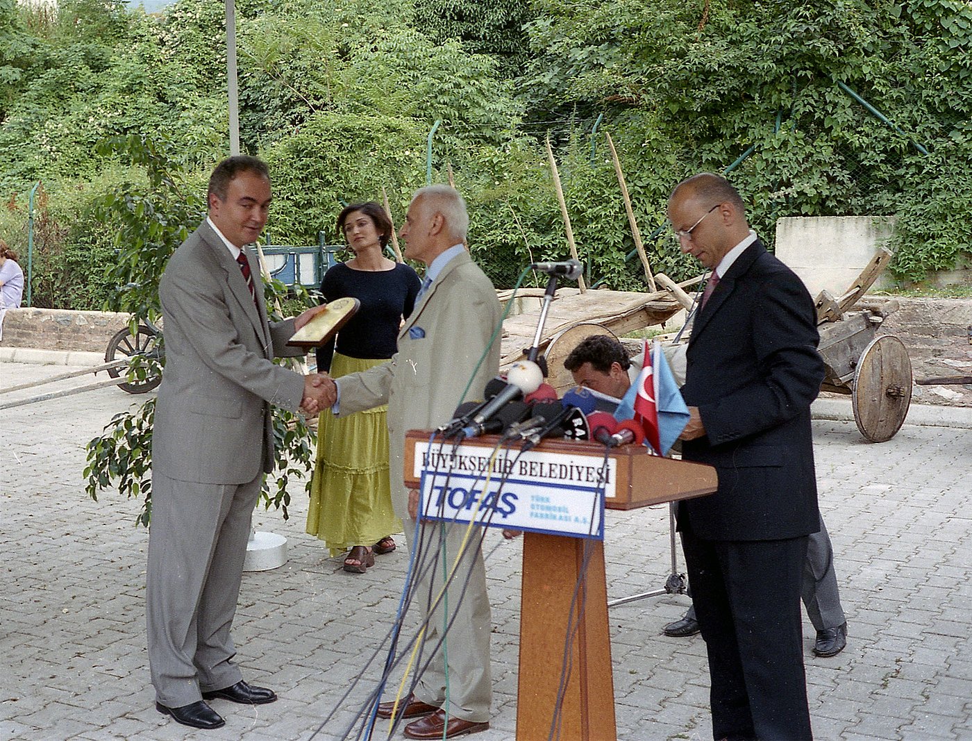 2000 Award ceremony at the opening of the Bursa TOFAŞ Anatolian Carriages Museum