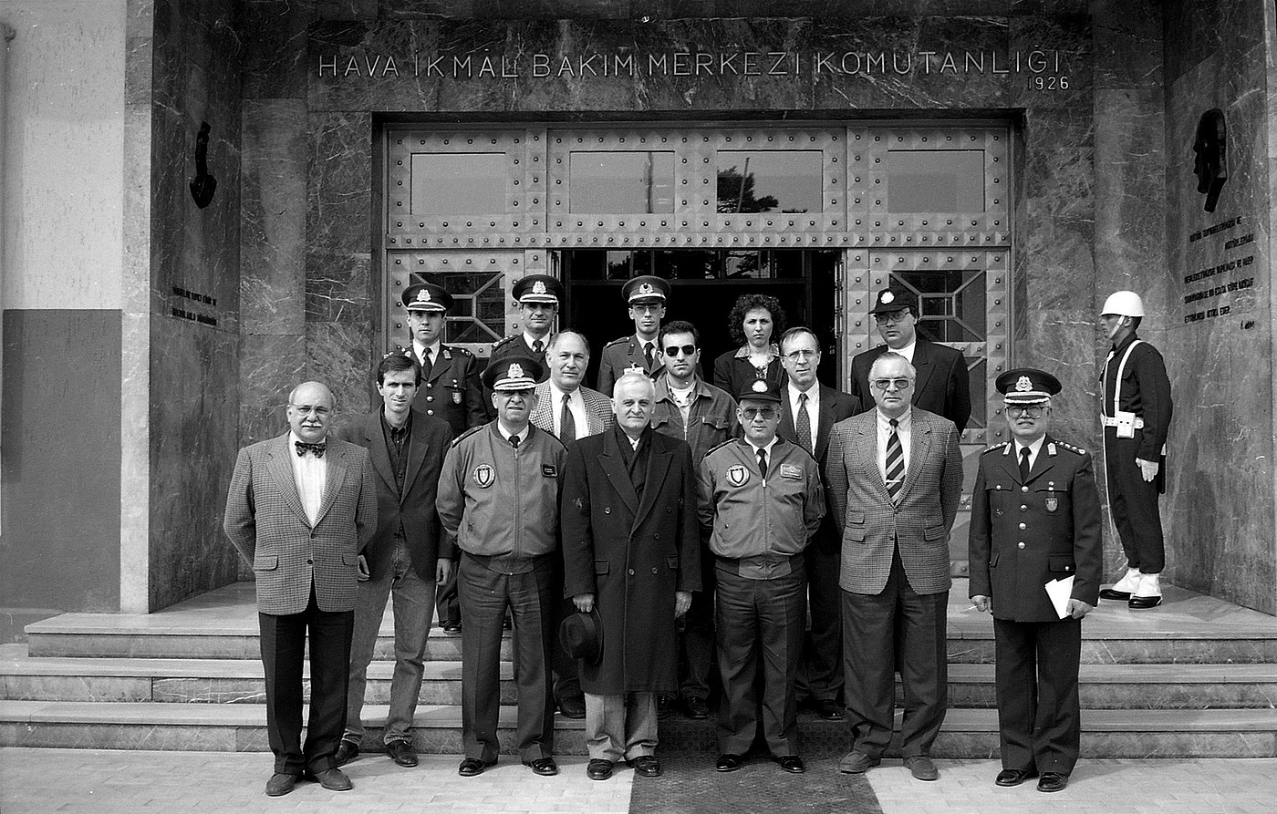 2004 At the handover ceremony of the Electrocar design at the Eskişehir Air Base
