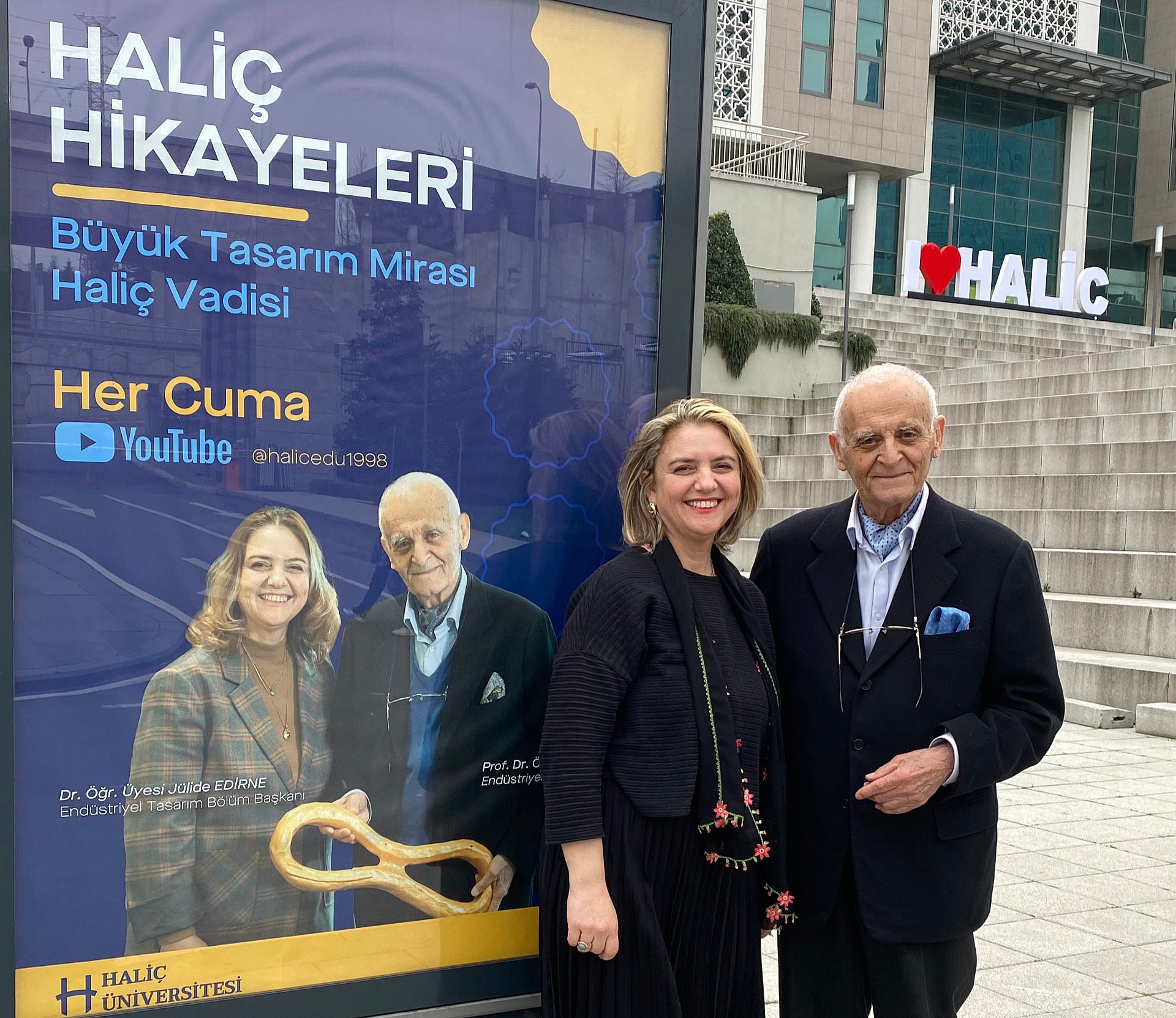 2024 28 Mart Haliç Hikayeleri Serisi Posteri önünde Prof. Dr. Öndr Küçükerman ve Doç. Dr. Jülide Edirne 2