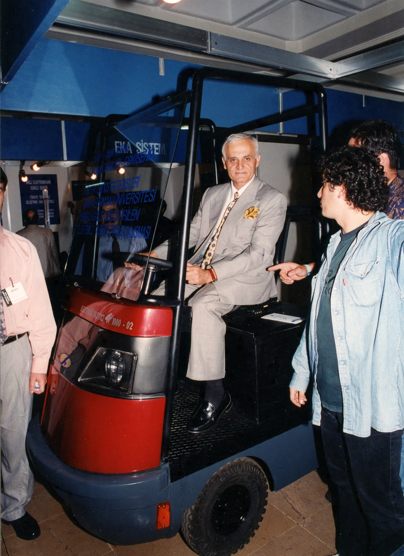 1995 Tübitak Sergisi'nde Hava Kuvvetleri için MSÜ'de tasarlanan Elektrocar prototipi