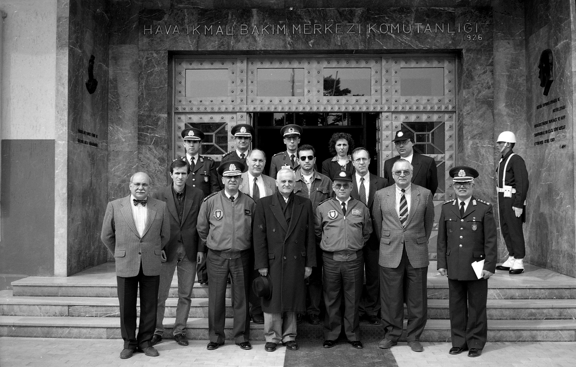 2004 Eskişehir Hava Üssü'nde Elektrokar tasarımının teslim törninde