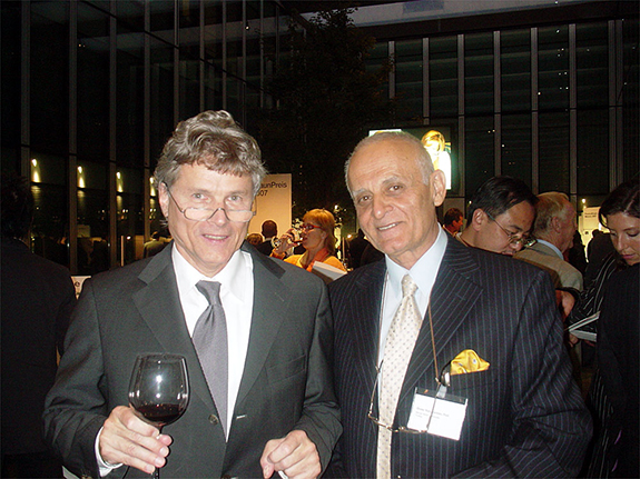 2007 Almanya P&G, Braunprize Davetli Jüri Üyesi olarak Braun Tasarım Yöneticisi Peter Schneider  ile